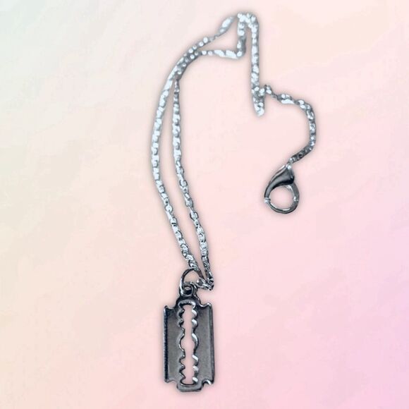 Dainty, Faux Razor Blade, Charm & Linked Chain, NEW - Picture 1 of 9
